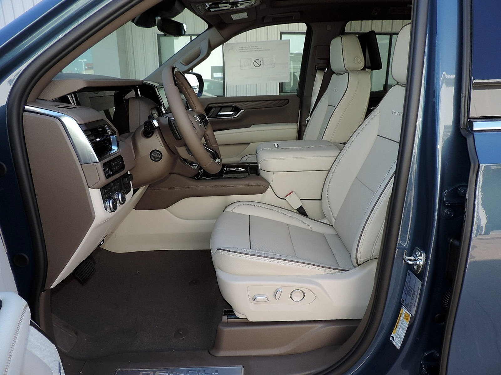 New 2027 GMC Yukon Denali w/ Denali Reserve Package AWD/4WD image 13
