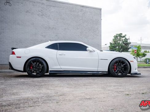 Used 2014 Chevrolet Camaro SS w/ SS Performance Package image 13