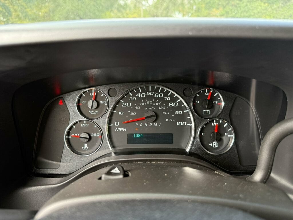 Used 2025 GMC Savana 2500 w/ Driver Convenience Package RWD image 4