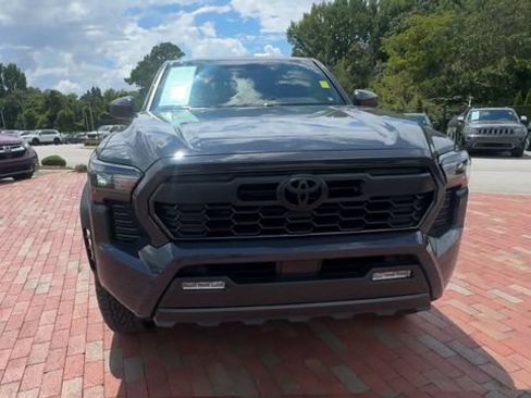Used 2024 Toyota Tacoma TRD Off-Road AWD/4WD image 5