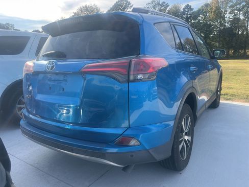 Used 2018 Toyota RAV4 XLE image 8