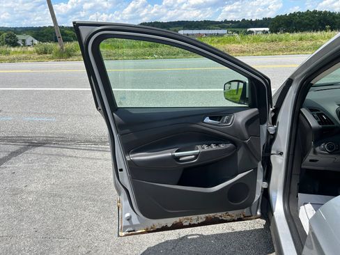 Used 2014 Ford Escape SE w/ Equipment Group 201A FWD image 19