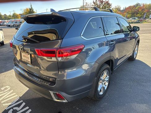Used 2017 Toyota Highlander Limited AWD/4WD image 7