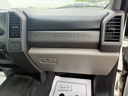 Used 2017 Ford F250 XL w/ Power Equipment Group AWD/4WD image 19