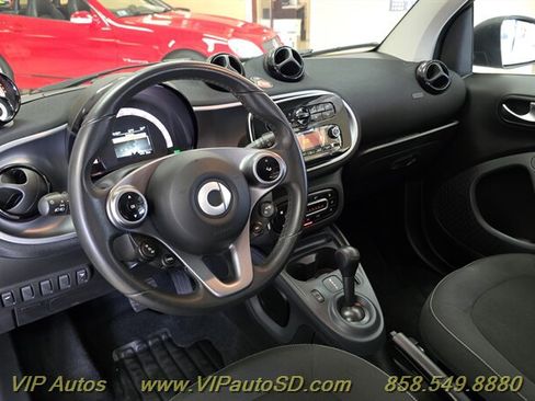 Used 2018 smart fortwo electric drive RWD image 12
