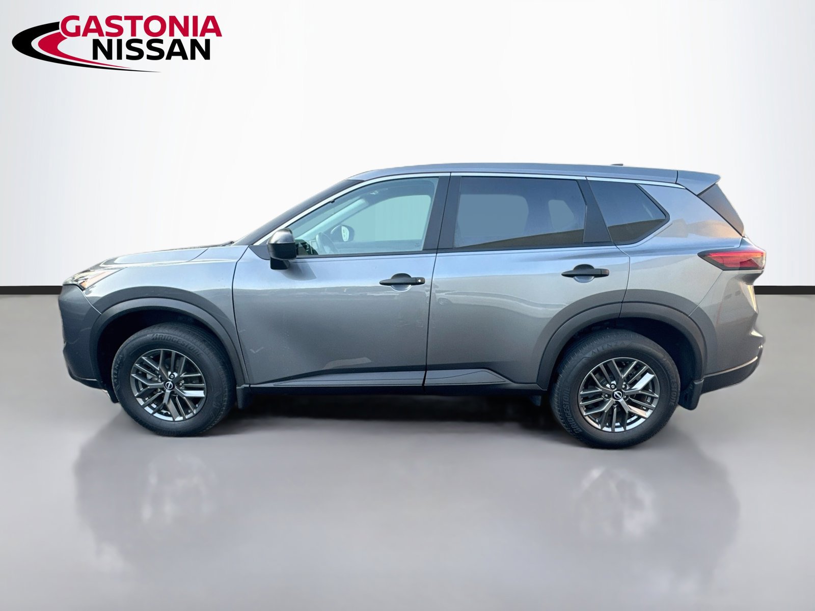 Used 2024 Nissan Rogue S FWD image 5