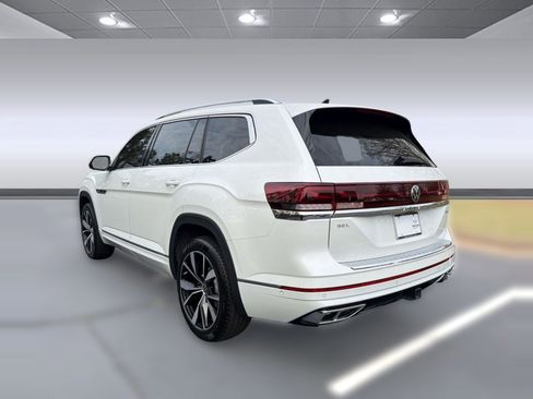 Used 2024 Volkswagen Atlas SEL Premium R-Line image 3