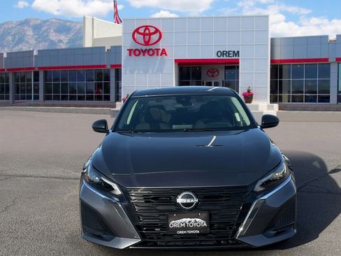 Used 2025 Nissan Altima 2.5 SV image 2