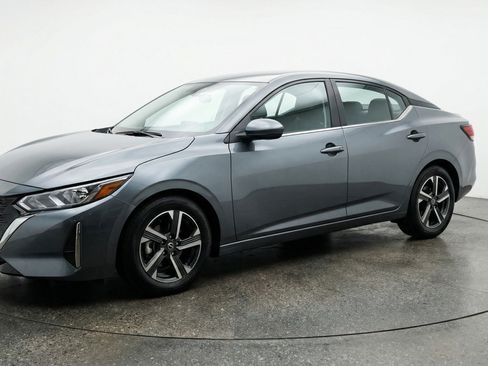 Used 2025 Nissan Sentra SV image 3