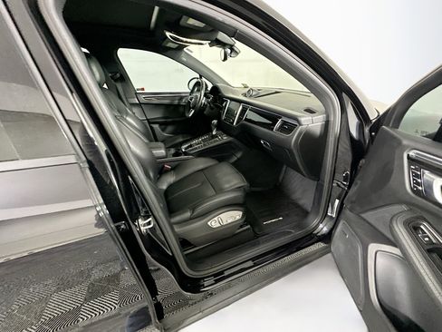 Used 2018 Porsche Macan AWD image 31