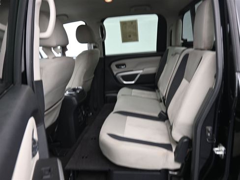 Used 2021 Nissan Titan SV w/ SV Convenience Package image 10