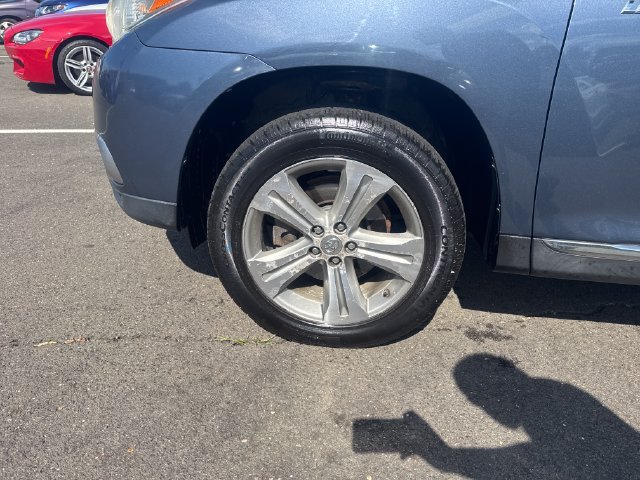 Used 2012 Toyota Highlander Limited w/ Tow Pkg AWD/4WD image 27