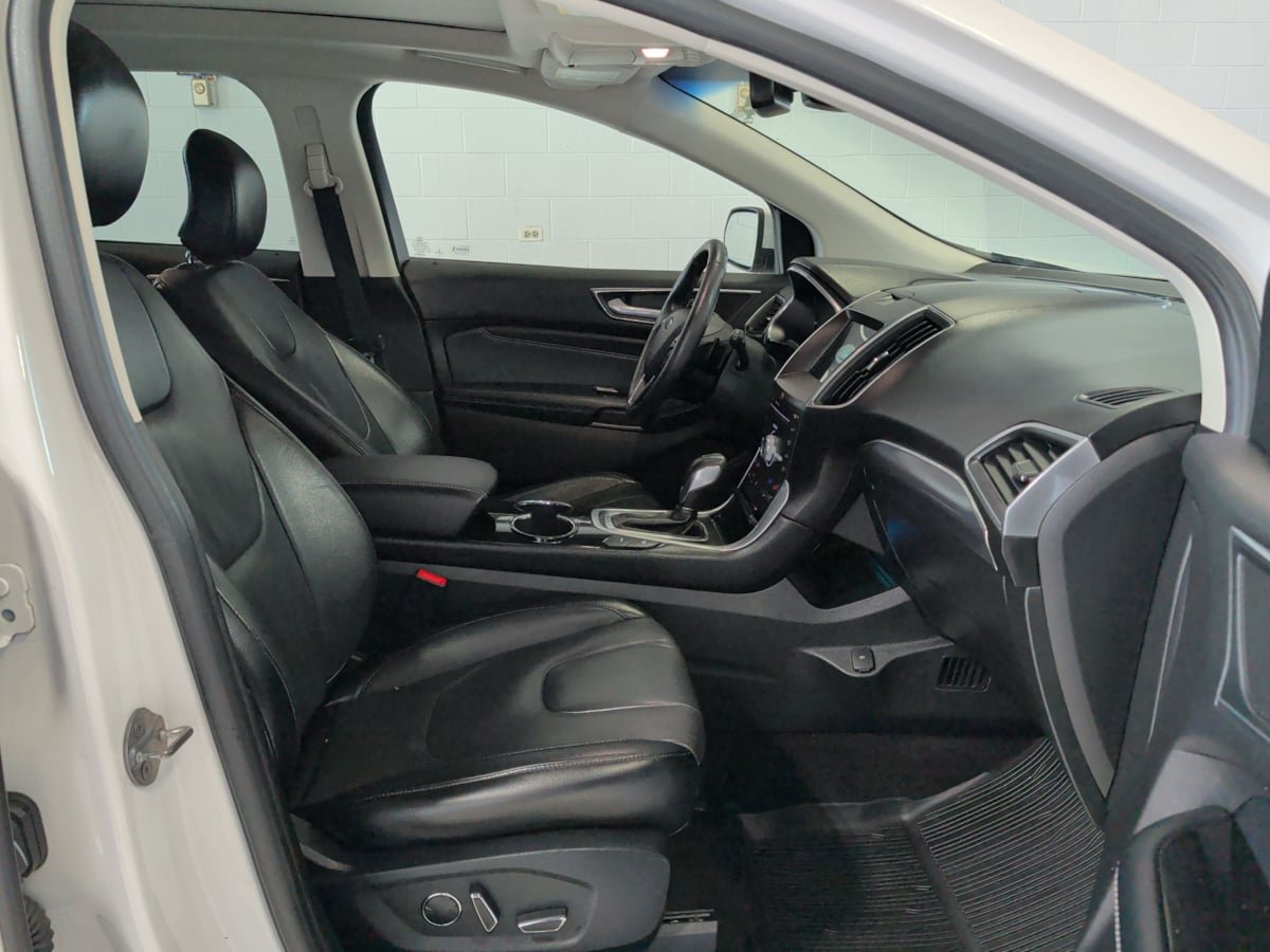 Used 2017 Ford Edge Titanium w/ Equipment Group 302A AWD/4WD image 15