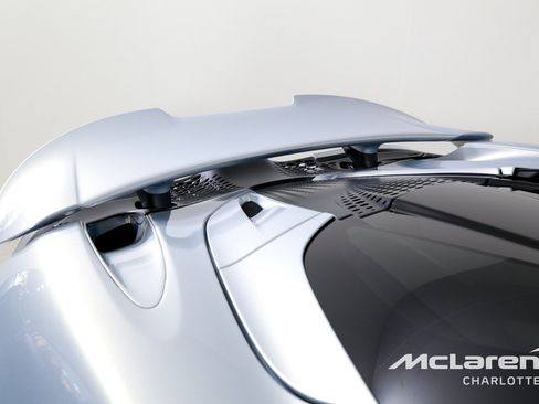 Used 2026 McLaren 750S Spider RWD image 32
