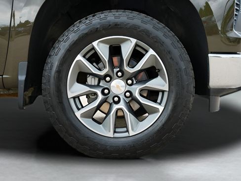 Used 2023 Chevrolet Silverado 1500 LT AWD/4WD image 9