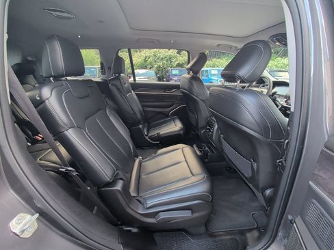 Used 2023 Jeep Grand Cherokee L Limited AWD/4WD image 16