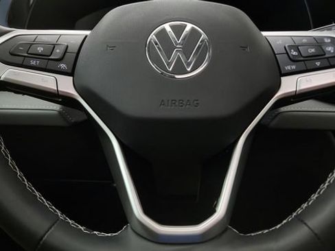 Used 2024 Volkswagen Taos SE FWD image 75