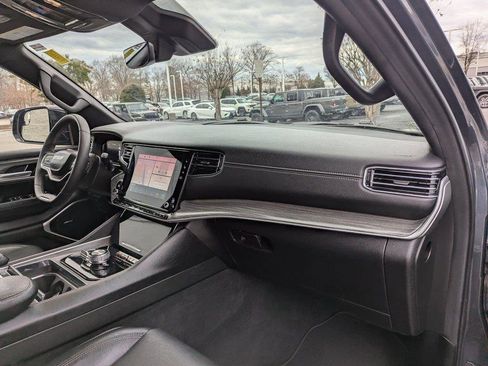 Used 2024 Jeep Wagoneer Series II image 19