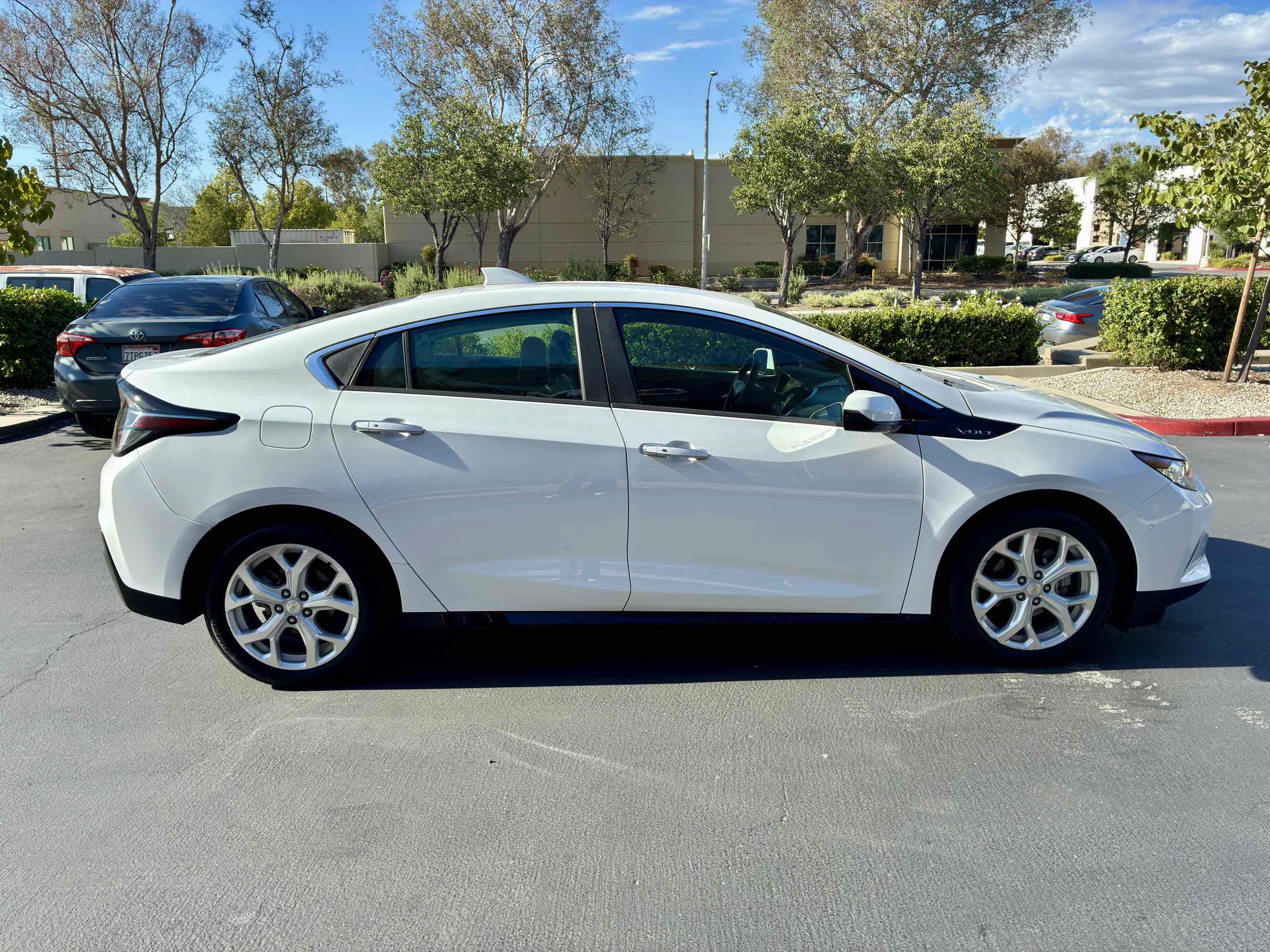 Used 2018 Chevrolet Volt Premier FWD image 7