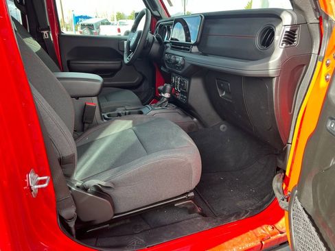 Used 2025 Jeep Wrangler Unlimited Rubicon image 16