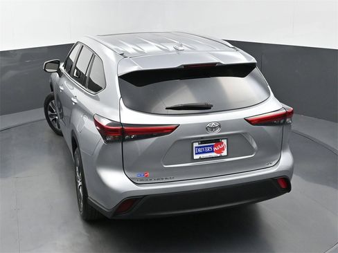 Used 2023 Toyota Highlander XLE image 34