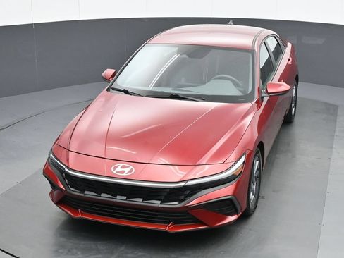Used 2024 Hyundai Elantra SEL FWD image 16