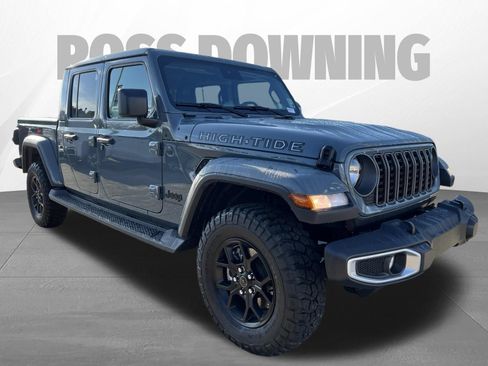 Used 2025 Jeep Gladiator Sport AWD/4WD image 3