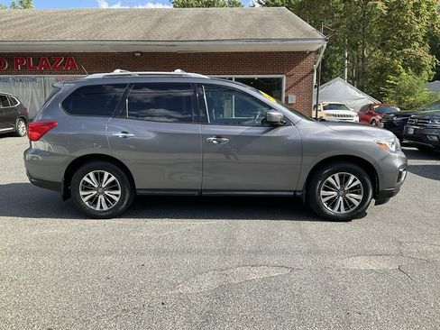 Used 2017 Nissan Pathfinder SV w/ Trailer Tow Package AWD/4WD image 4