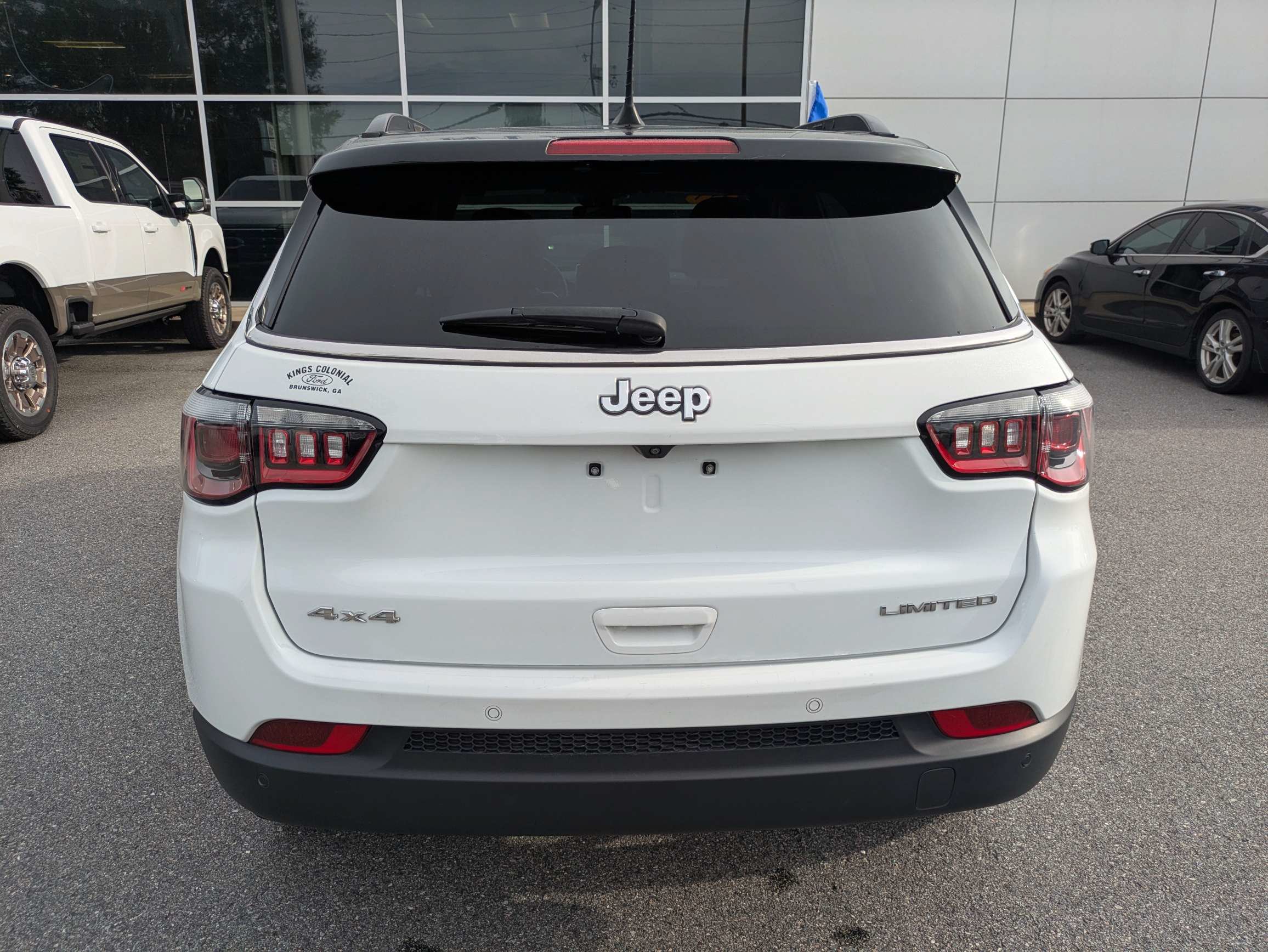 Used 2025 Jeep Compass Limited AWD/4WD image 5