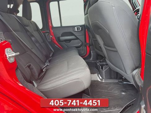 Used 2022 Jeep Wrangler Unlimited Sahara AWD/4WD image 9