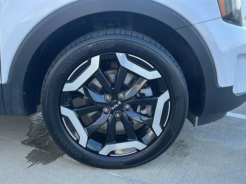Used 2025 Kia Telluride S FWD image 16