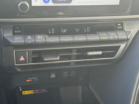 Used 2025 Toyota Camry SE image 18