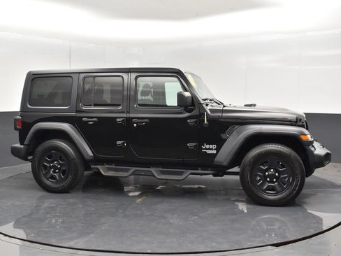 Used 2018 Jeep Wrangler Unlimited Sport AWD/4WD image 9