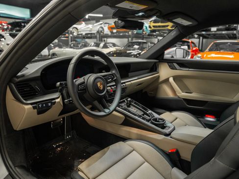 Used 2025 Porsche 911 Carrera image 36
