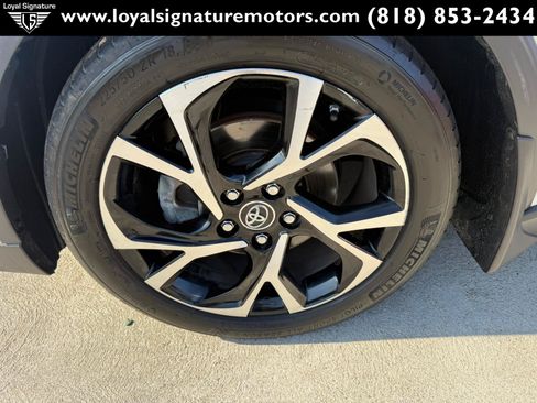 Used 2018 Toyota C-HR XLE FWD image 11