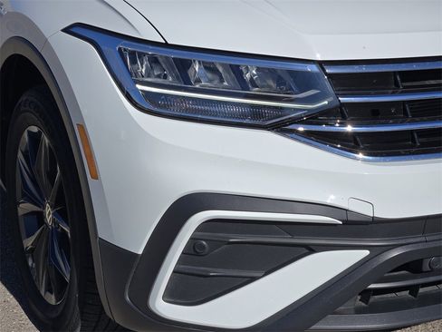 Used 2024 Volkswagen Tiguan SE image 9