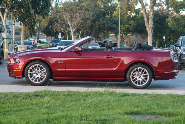 Used 2014 Ford Mustang GT Premium w/ Electronics Package RWD image 2