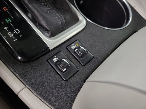 Used 2017 Toyota Highlander XLE image 17