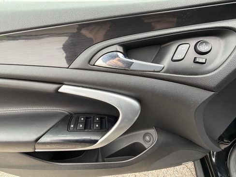 Used 2017 Buick Regal Premium w/ Driver Confidence Package #2 image 12