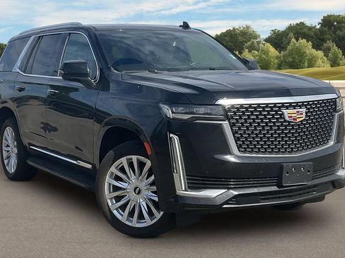 Used 2023 Cadillac Escalade Luxury AWD/4WD image 2