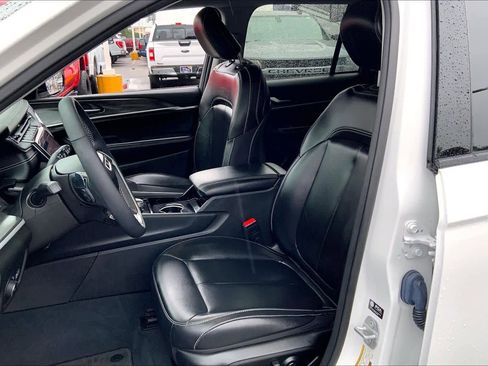 Used 2023 Jeep Grand Cherokee Limited w/ Black Appearance Package RWD image 8