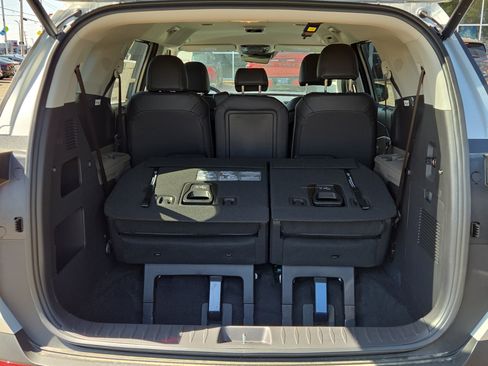 New 2026 Kia Carnival EX FWD image 4