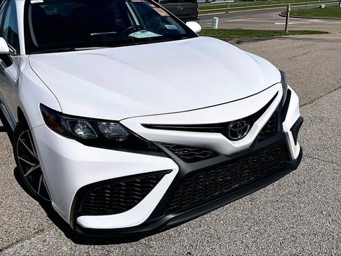 Used 2023 Toyota Camry SE FWD image 4