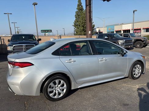 Used 2021 Toyota Corolla LE FWD image 5