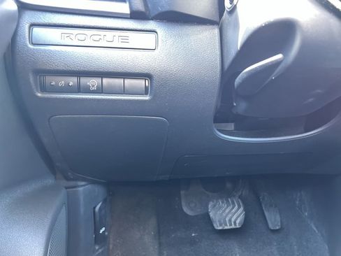 Used 2023 Nissan Rogue S image 18