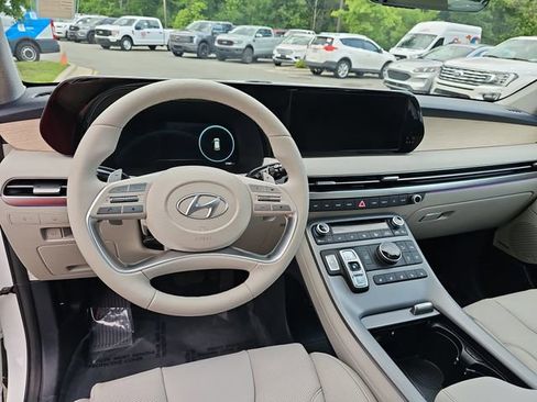 Used 2024 Hyundai Palisade Limited AWD/4WD image 17
