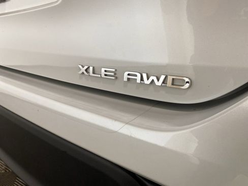 Used 2023 Toyota Highlander XLE AWD/4WD image 16