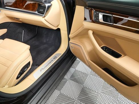 Used 2023 Porsche Panamera 4S w/ Premium Package image 26