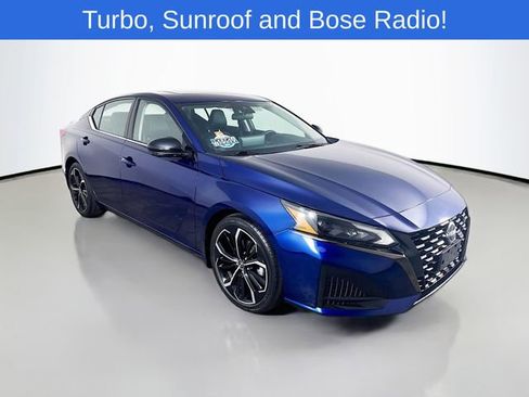 Used 2023 Nissan Altima 2.0 SR FWD image 3