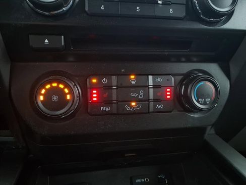 Used 2015 Ford F150 XLT w/ Equipment Group 302A Luxury image 6